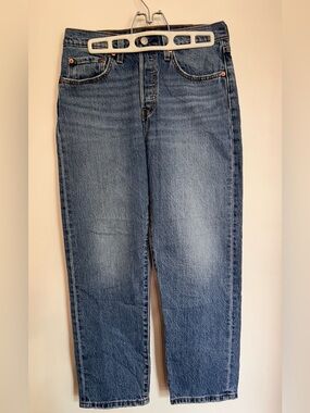 LEVI’S 501 MEDIUM WASH BUTTON FLY JEANS